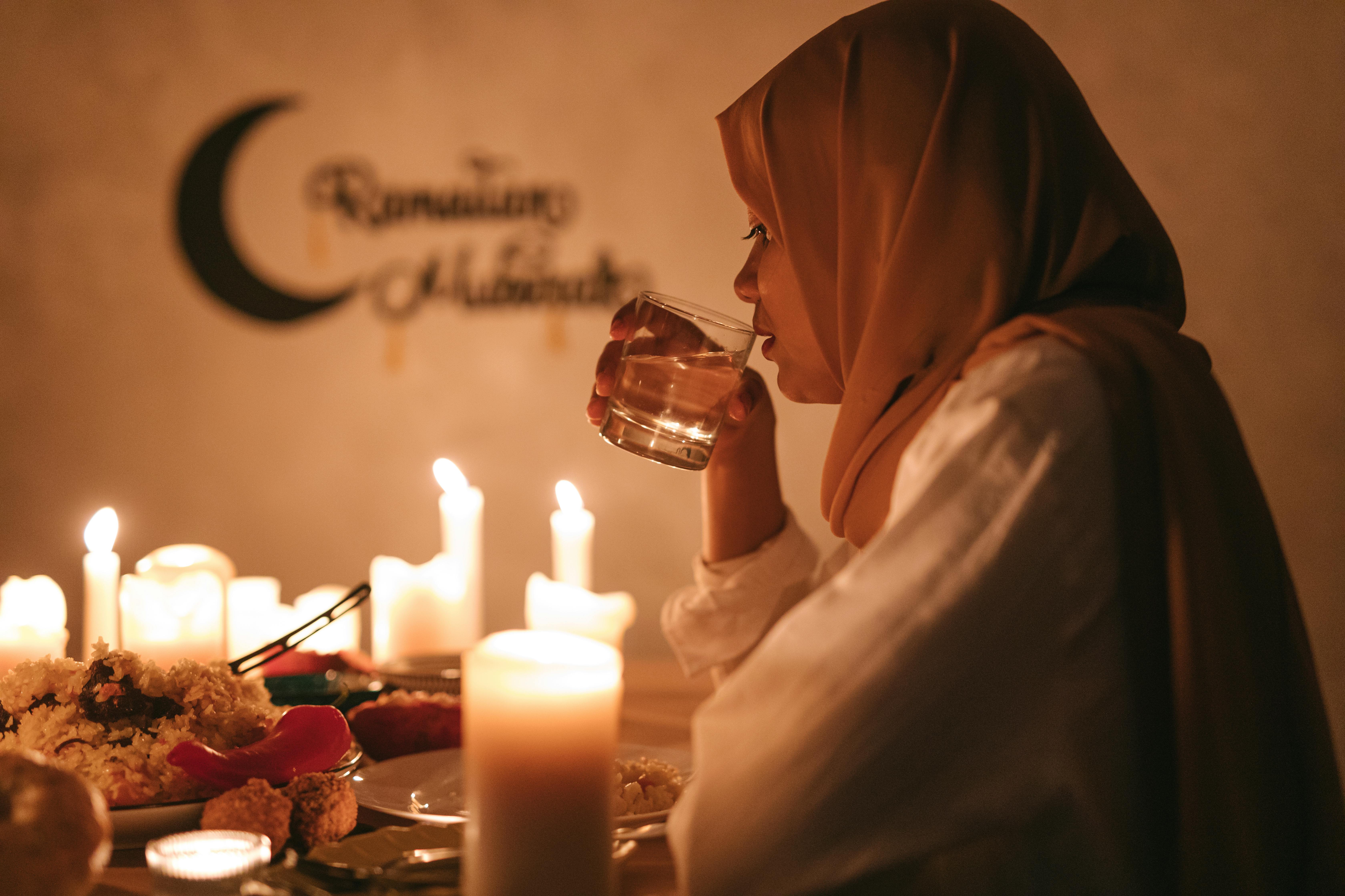 A woman drinking water | Source: Pexels