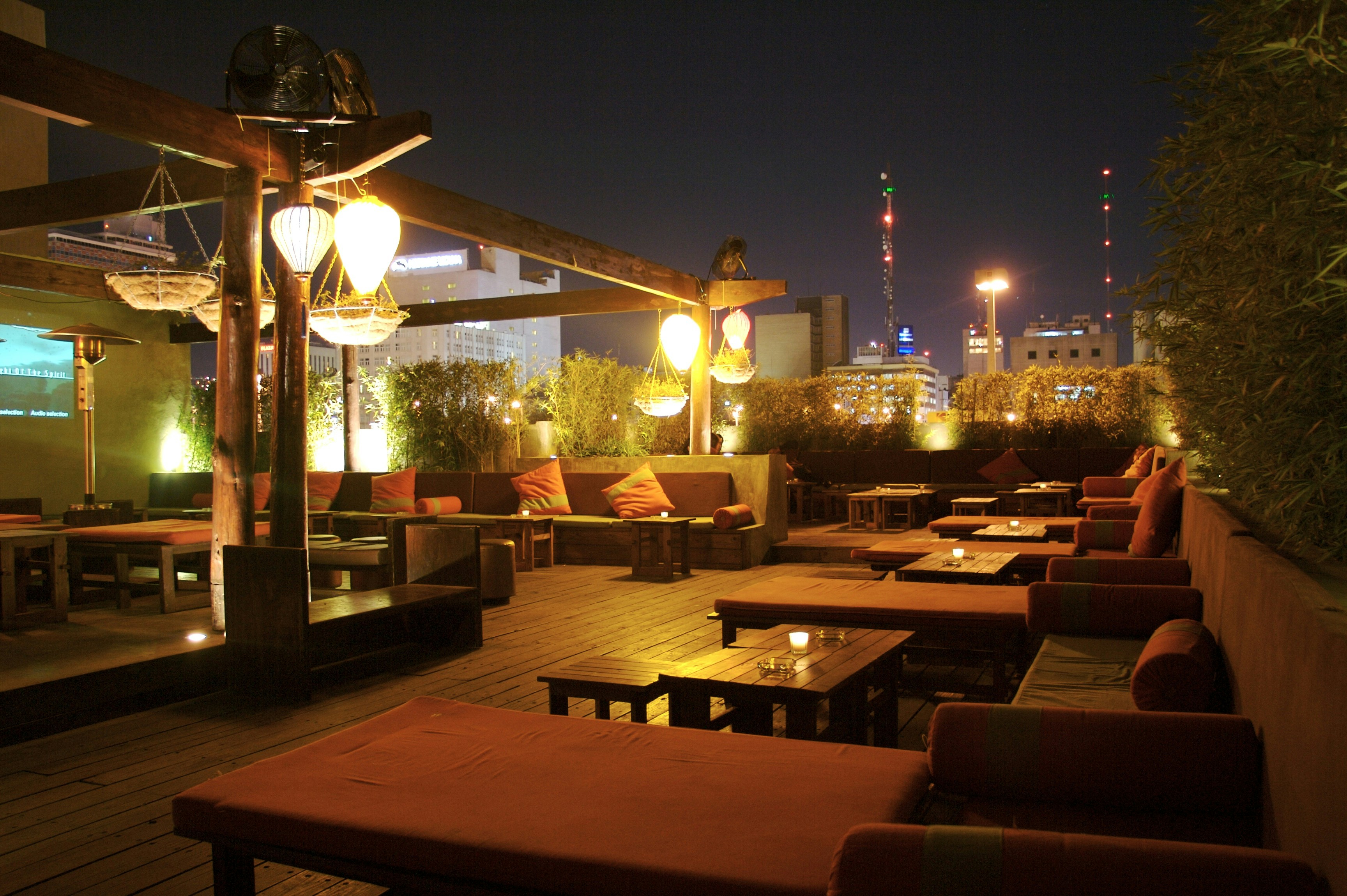 A rooftop restaurant | Source: Unsplash