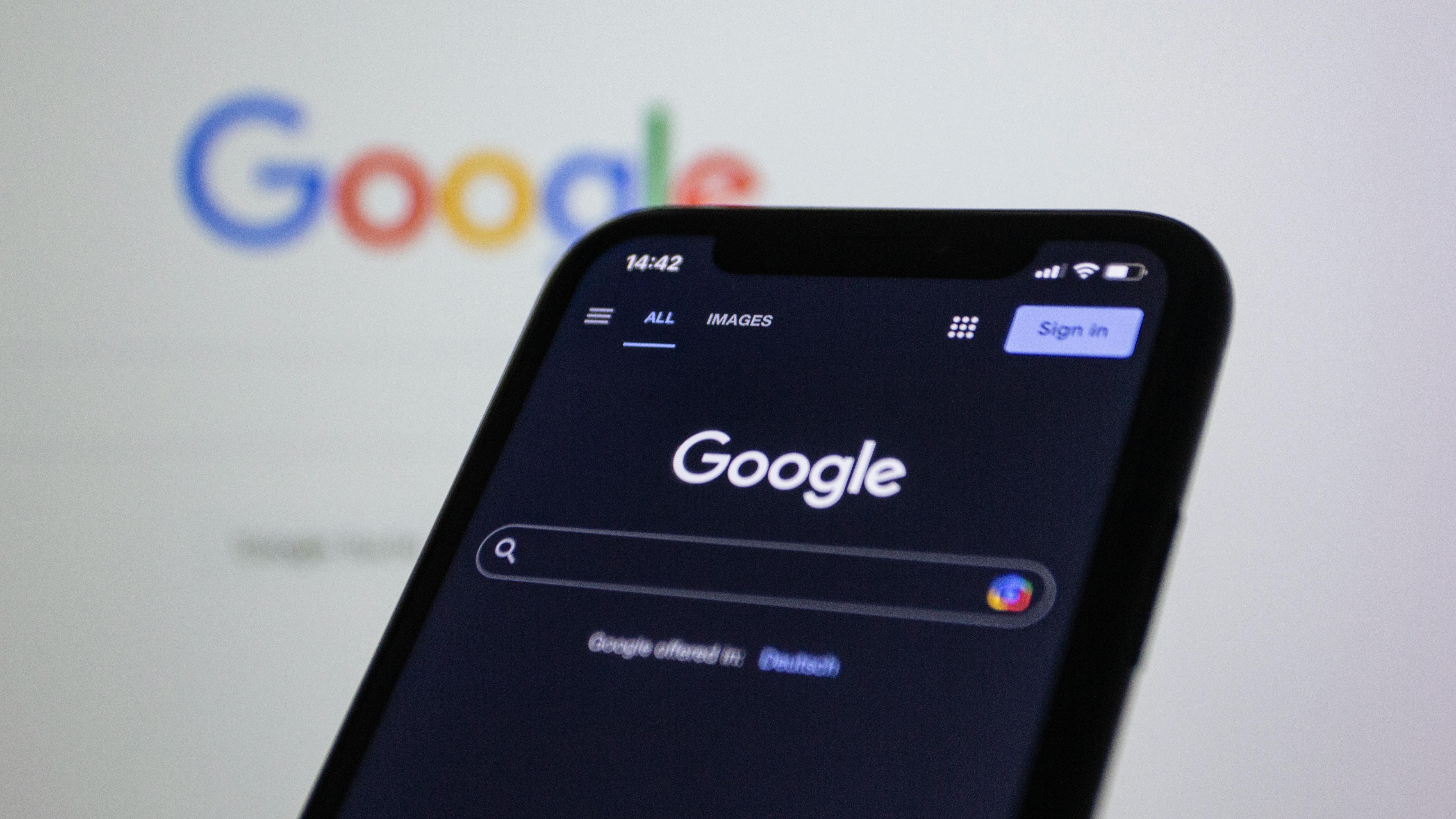 A cellphone opened to Google | Source: Pexels