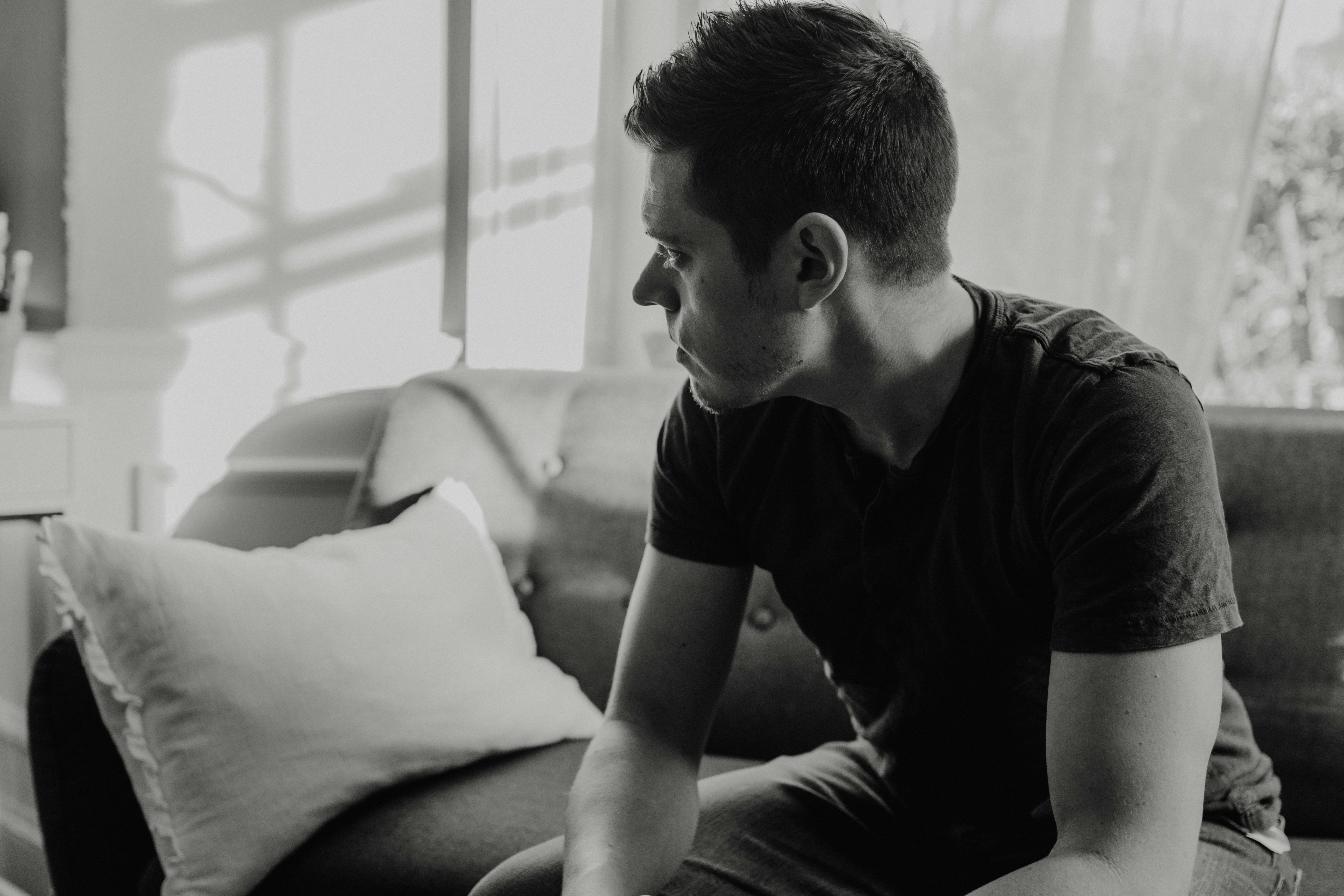 A man sitting on a couch | Source: Unsplash