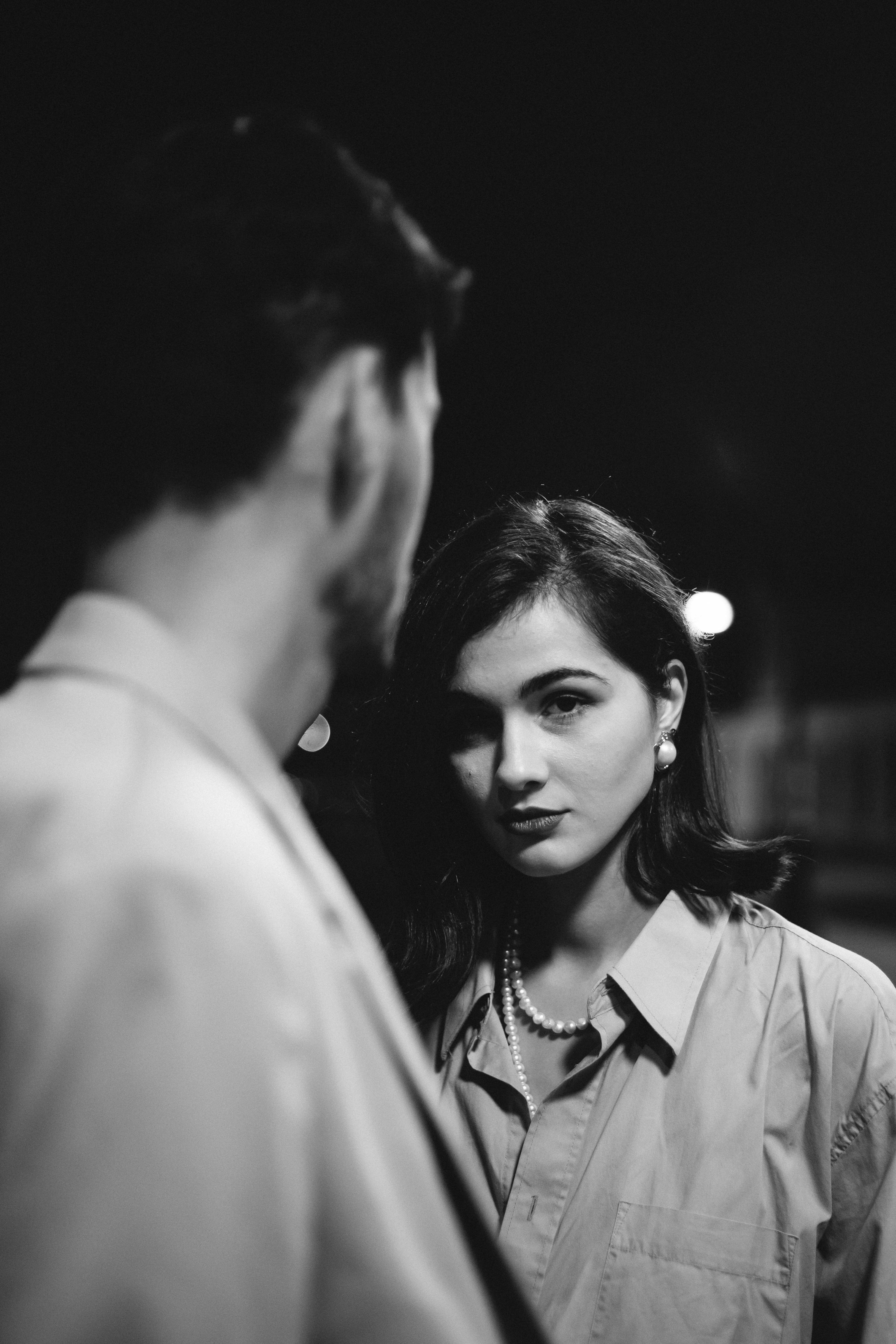 A woman standing beside a man | Source: Pexels