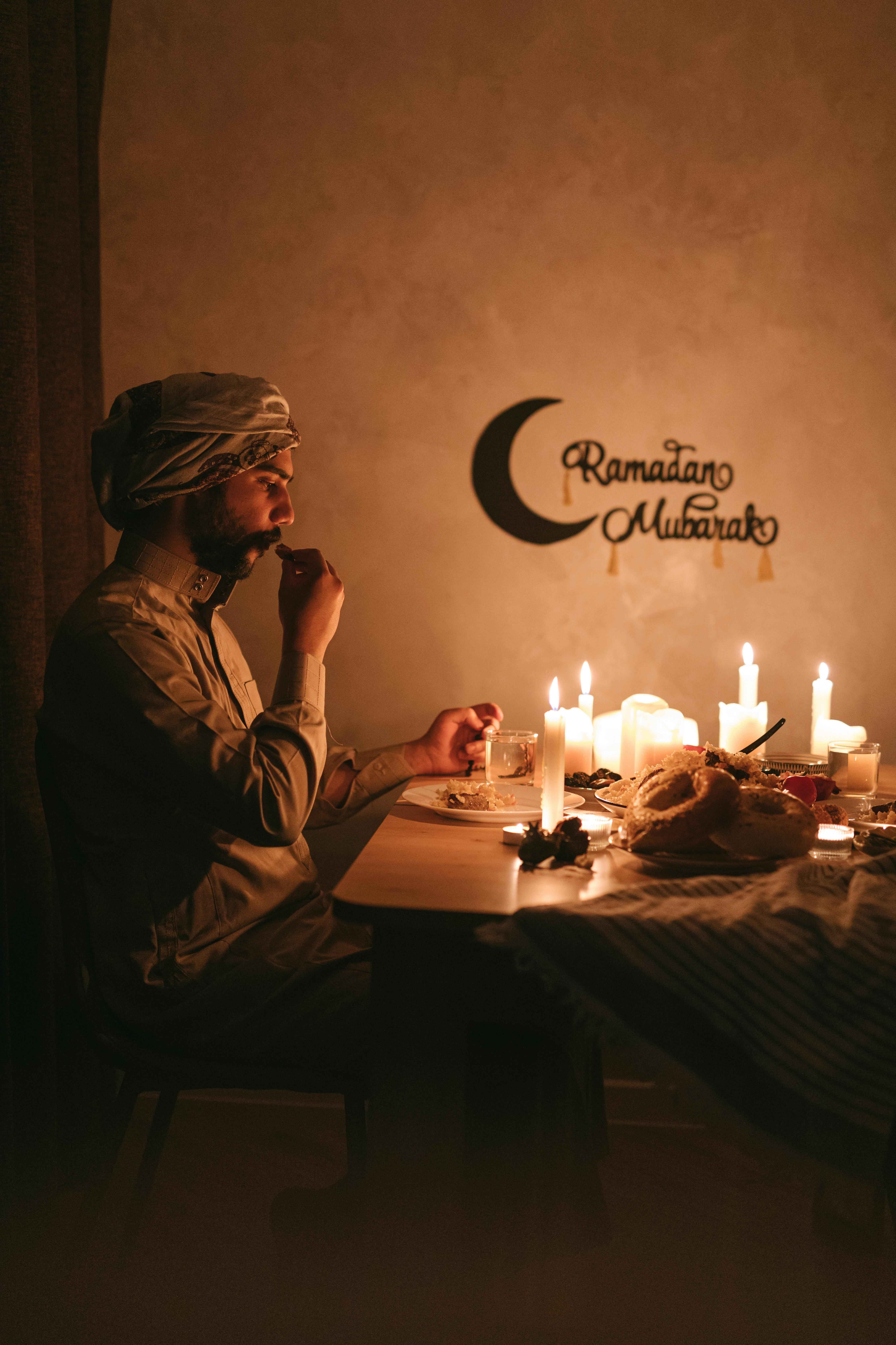 A man sitting at the head of a table | Source: Pexels