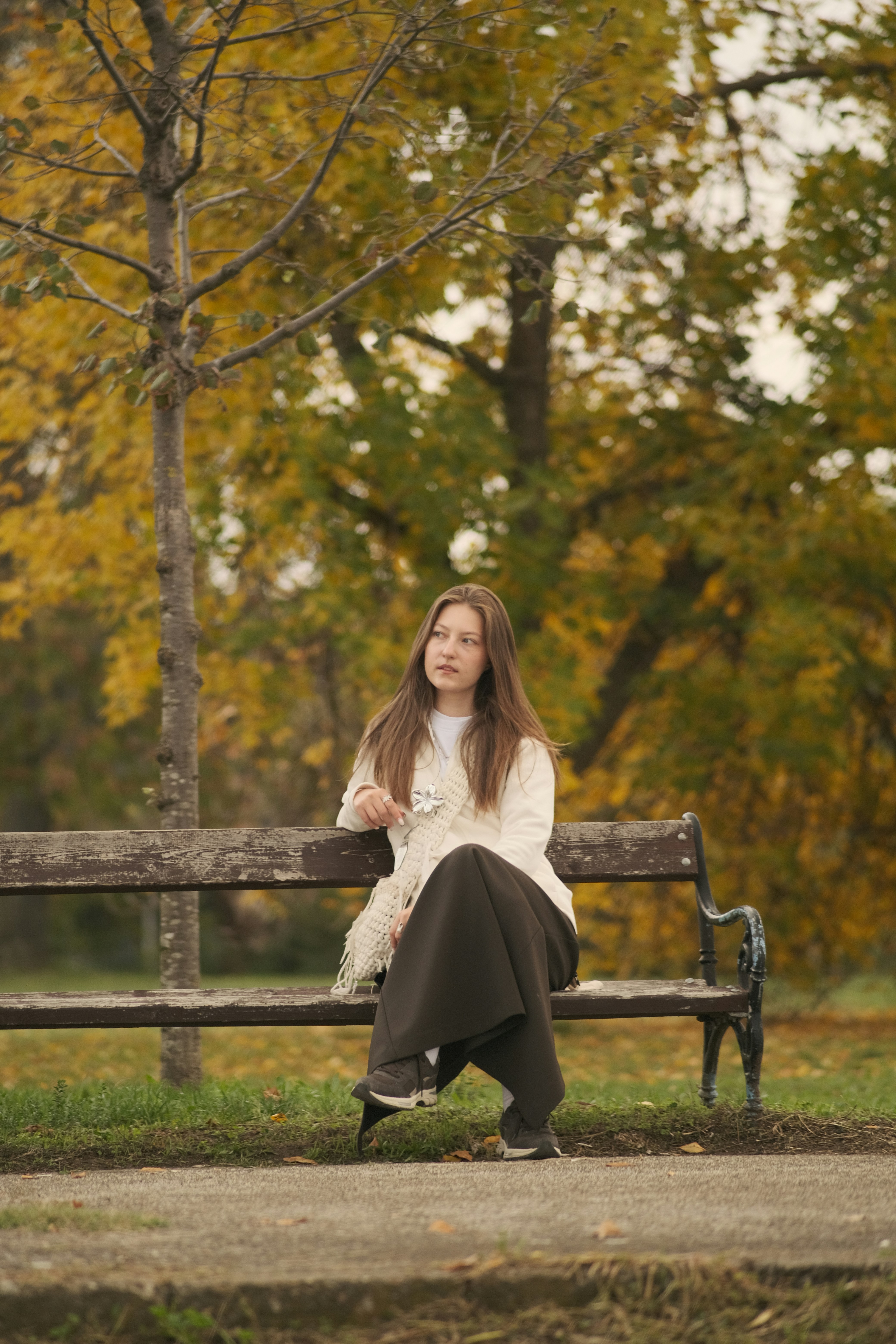 A woman sitting in a park | Source: Unsplash