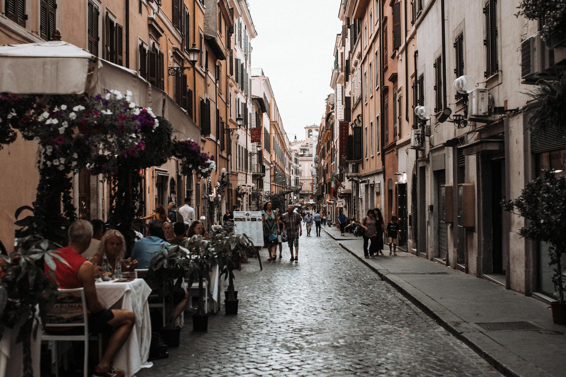 A sidewalk café | Source: Pexels