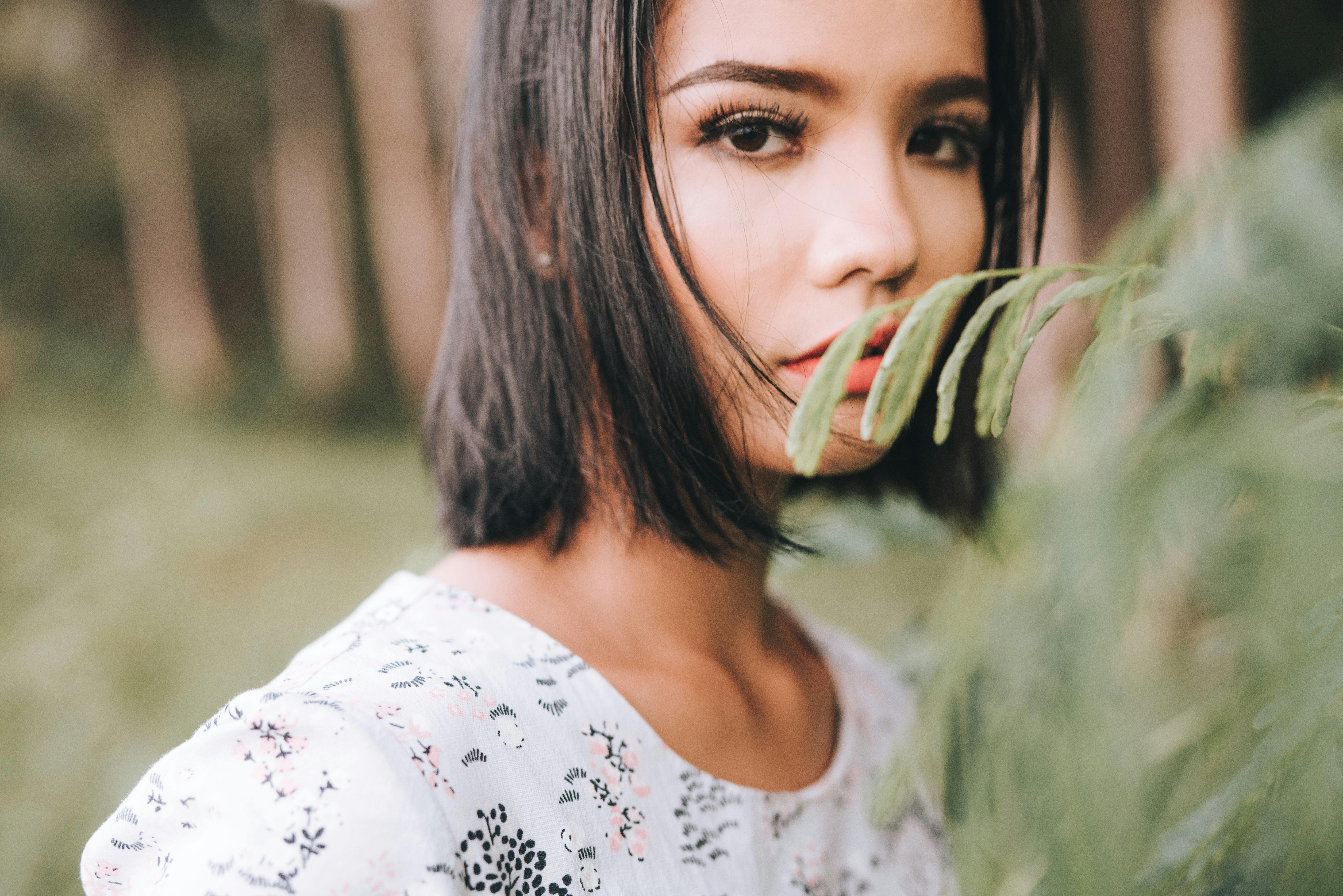 Woman standing near a tree | Source: Pexels