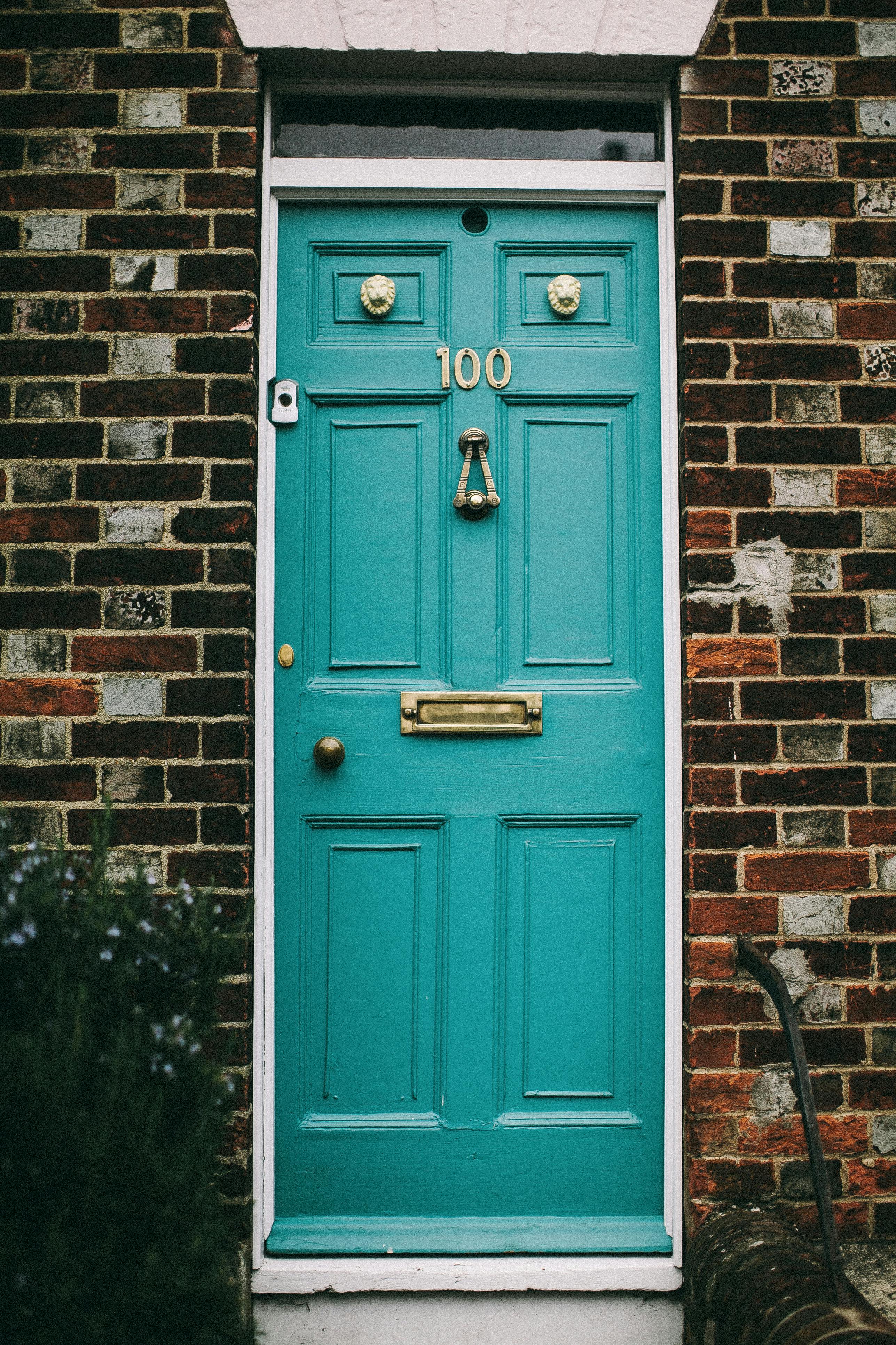 A blue front door | Source: Pexels