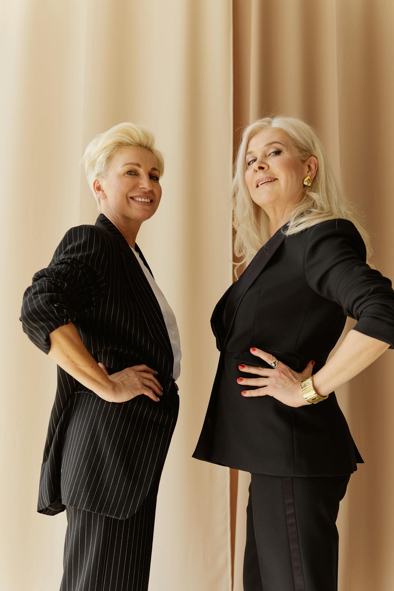 Two senior women smiling | Source: Pexels