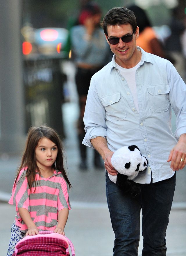 Tom Cruise and his daughter Suri in Pittsburgh, Pennsylvania on October 8, 2011 | Source: Getty Images