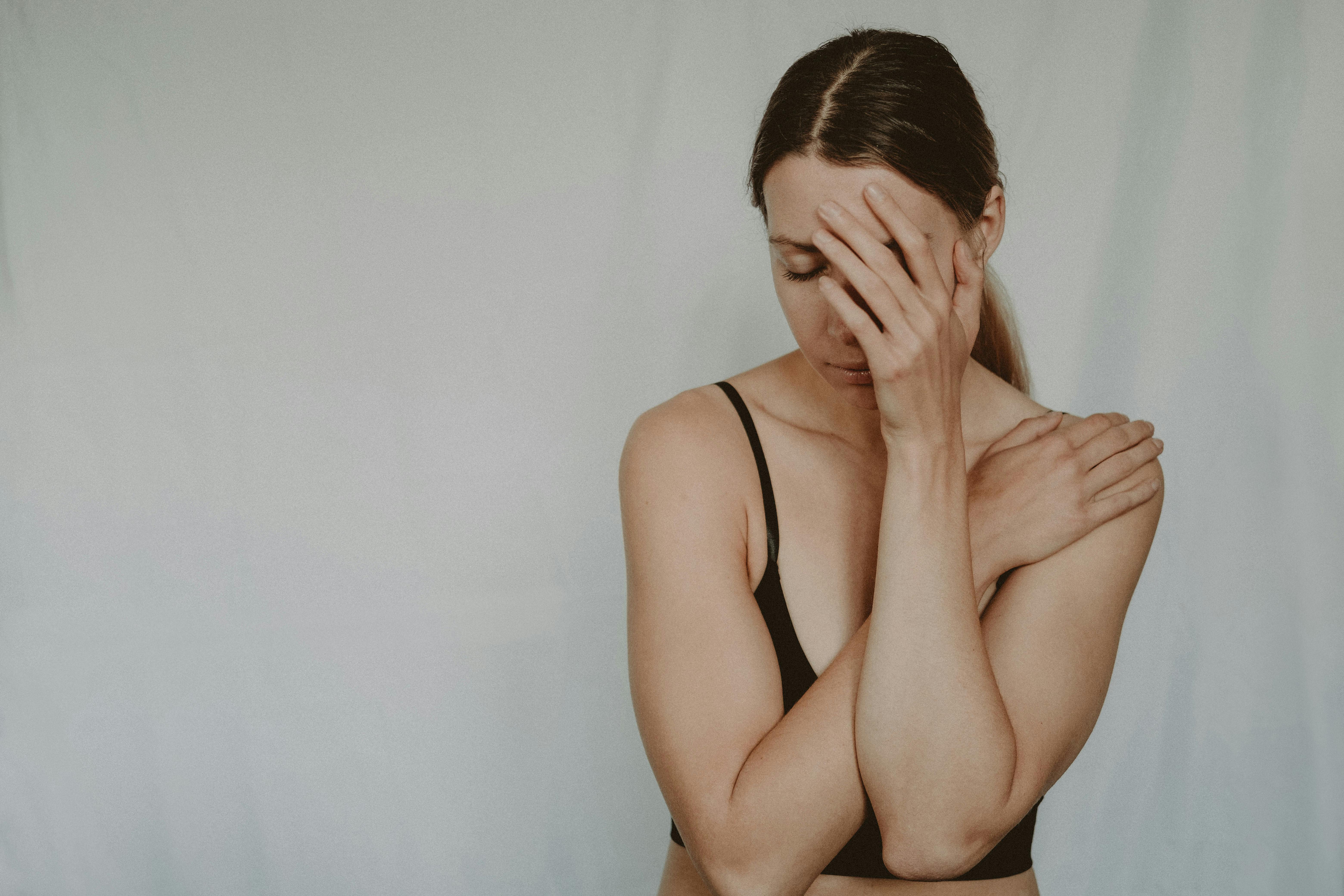 A woman with her hand on her face | Source: Pexels