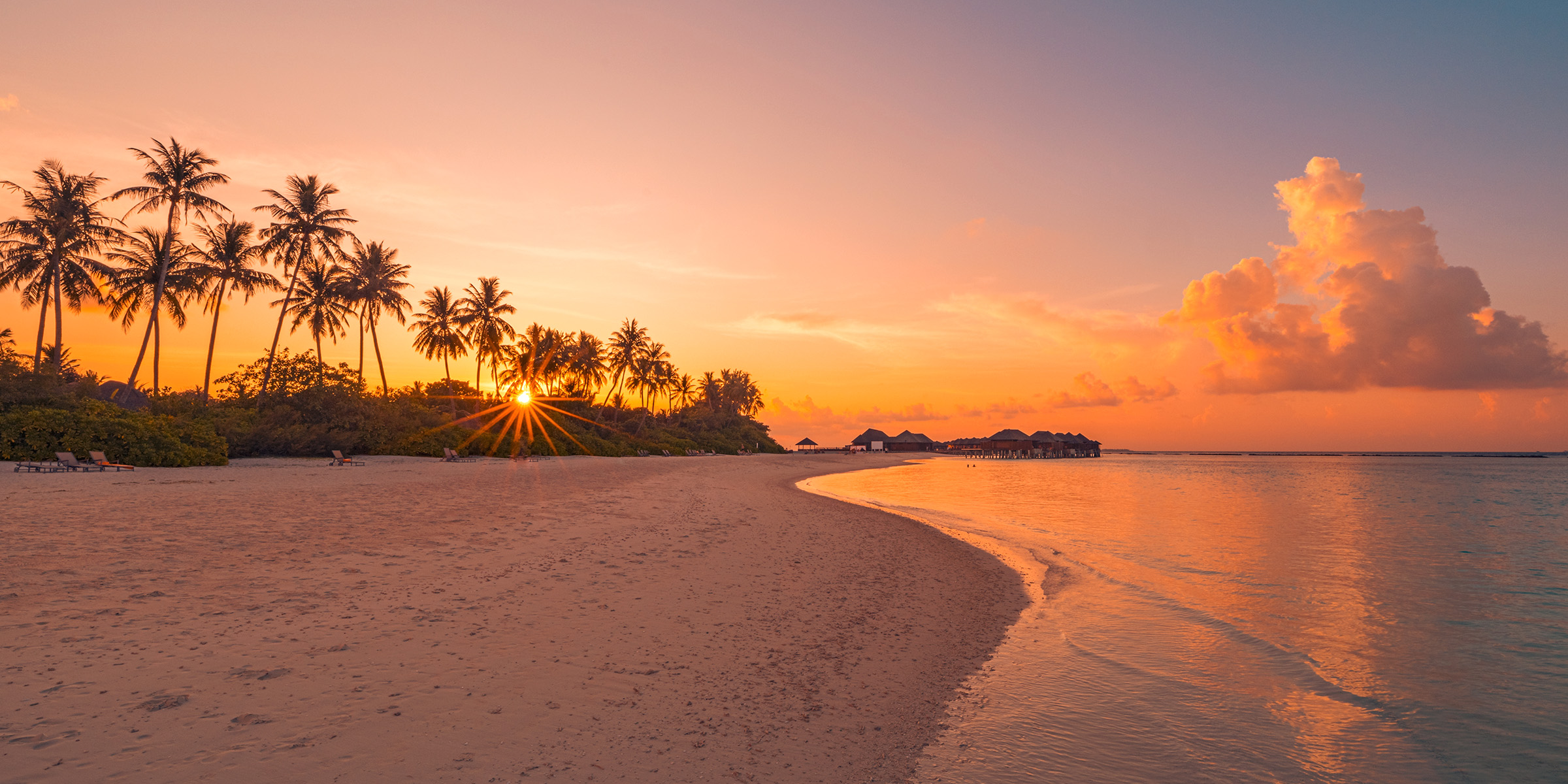 A beautiful beach sunset | Source: Shutterstock
