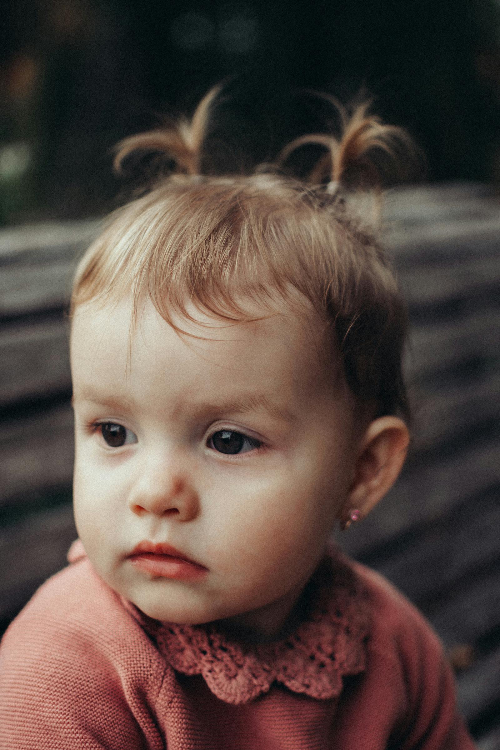 A close up of a little girl | Source: Unsplash