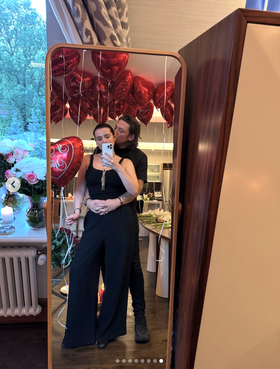 Bella Thorne and Mark Emms take a mirror selfie after the actress proposed, posted on August 17, 2025. | Souce: Instagram/bellathorne