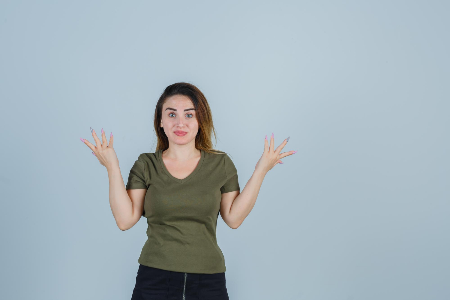 An angry woman shrugging | Source: Freepik