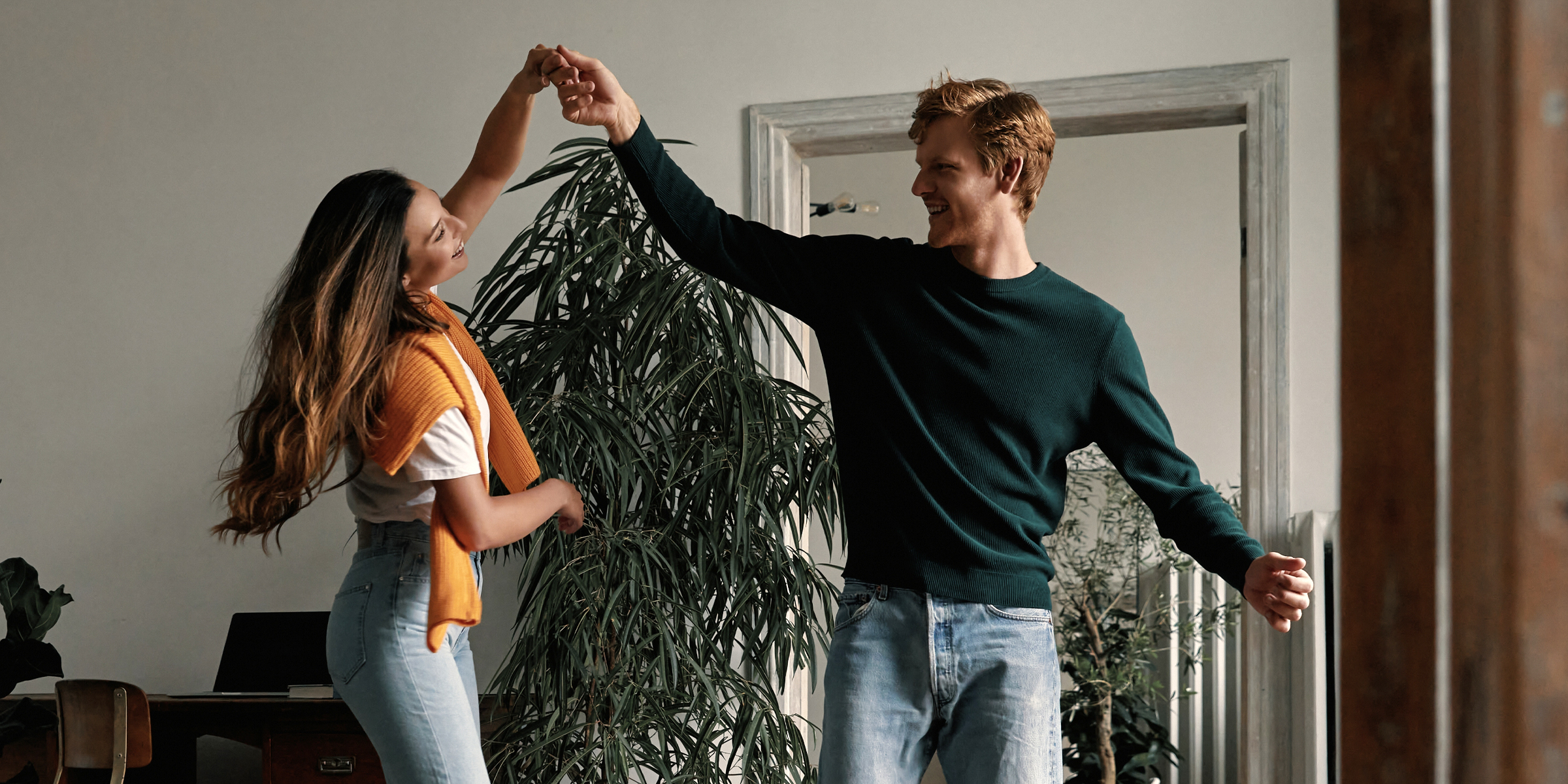 A couple dancing | Source: Shutterstock