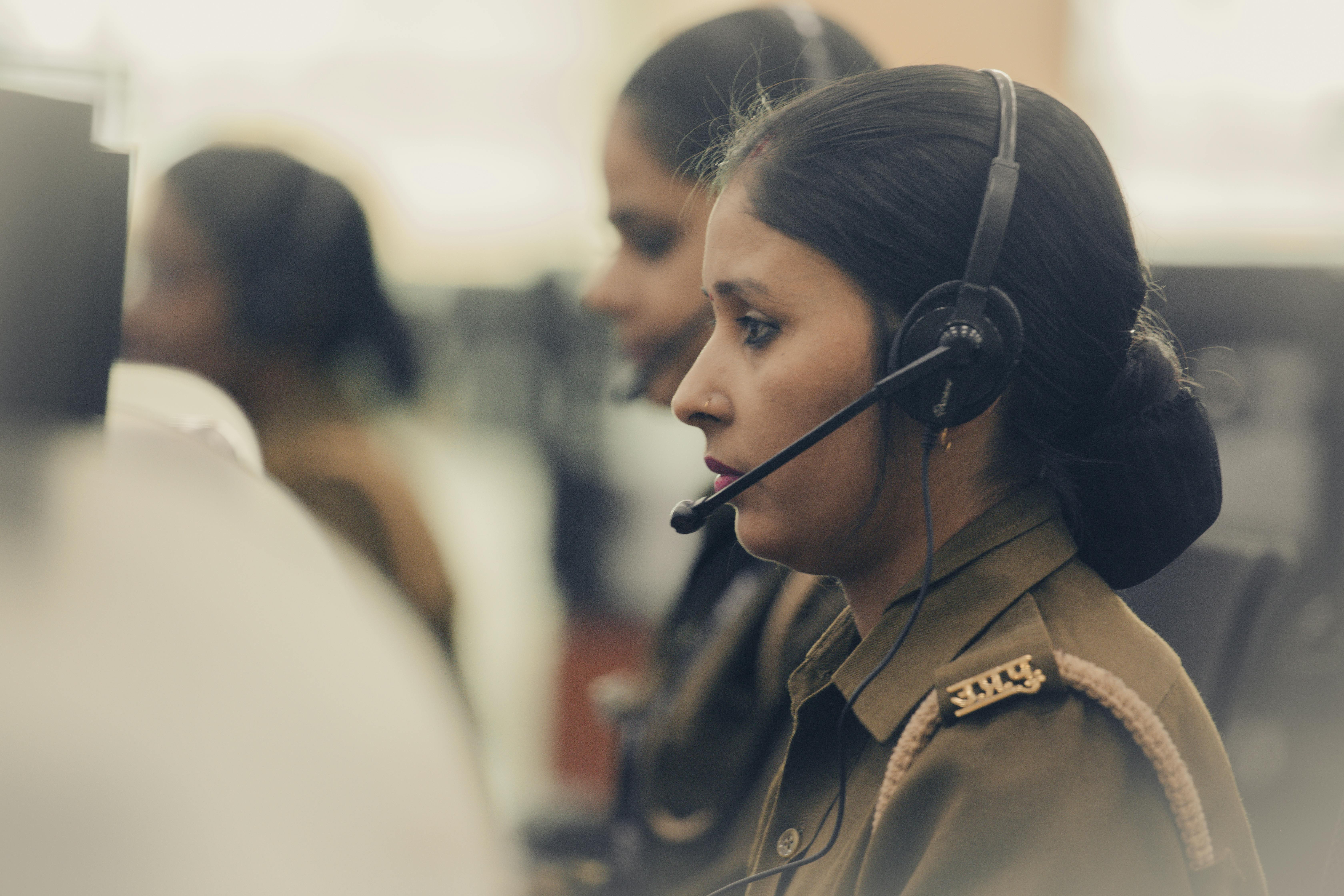 A close-up of a dispatch officer | Source: Pexels