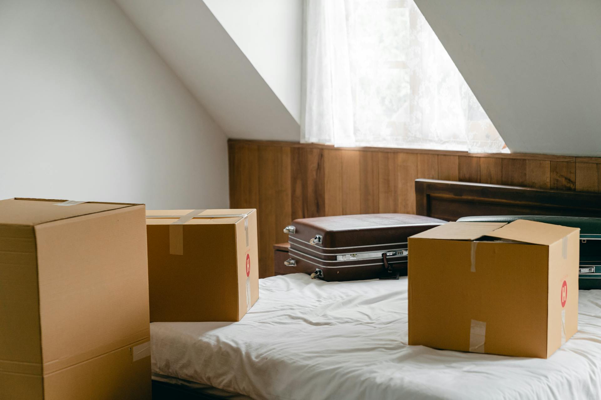 Boxes in a room | Source: Pexels