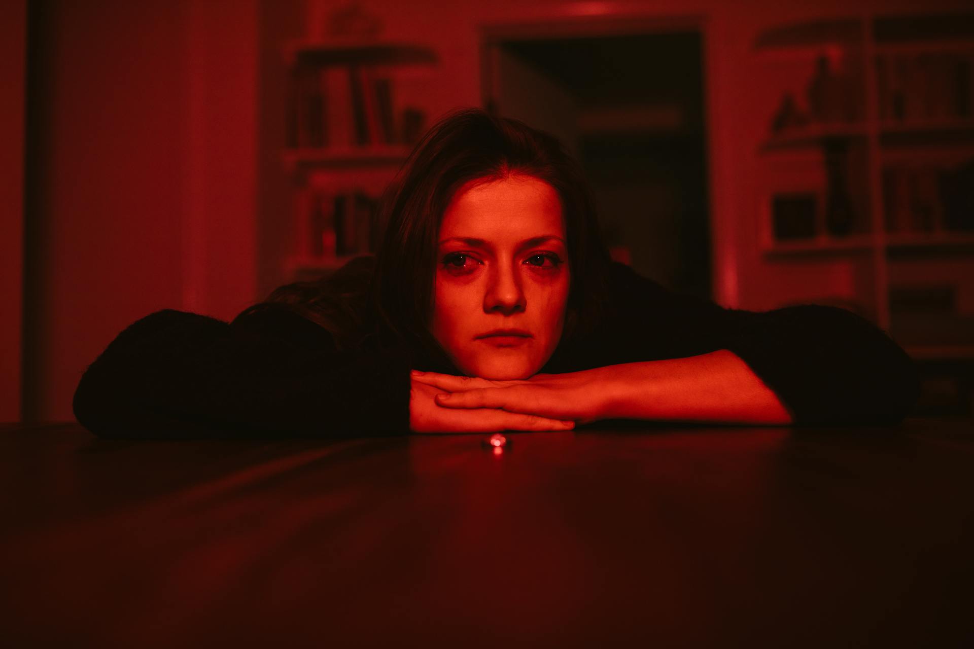 A distressed woman | Source: Pexels