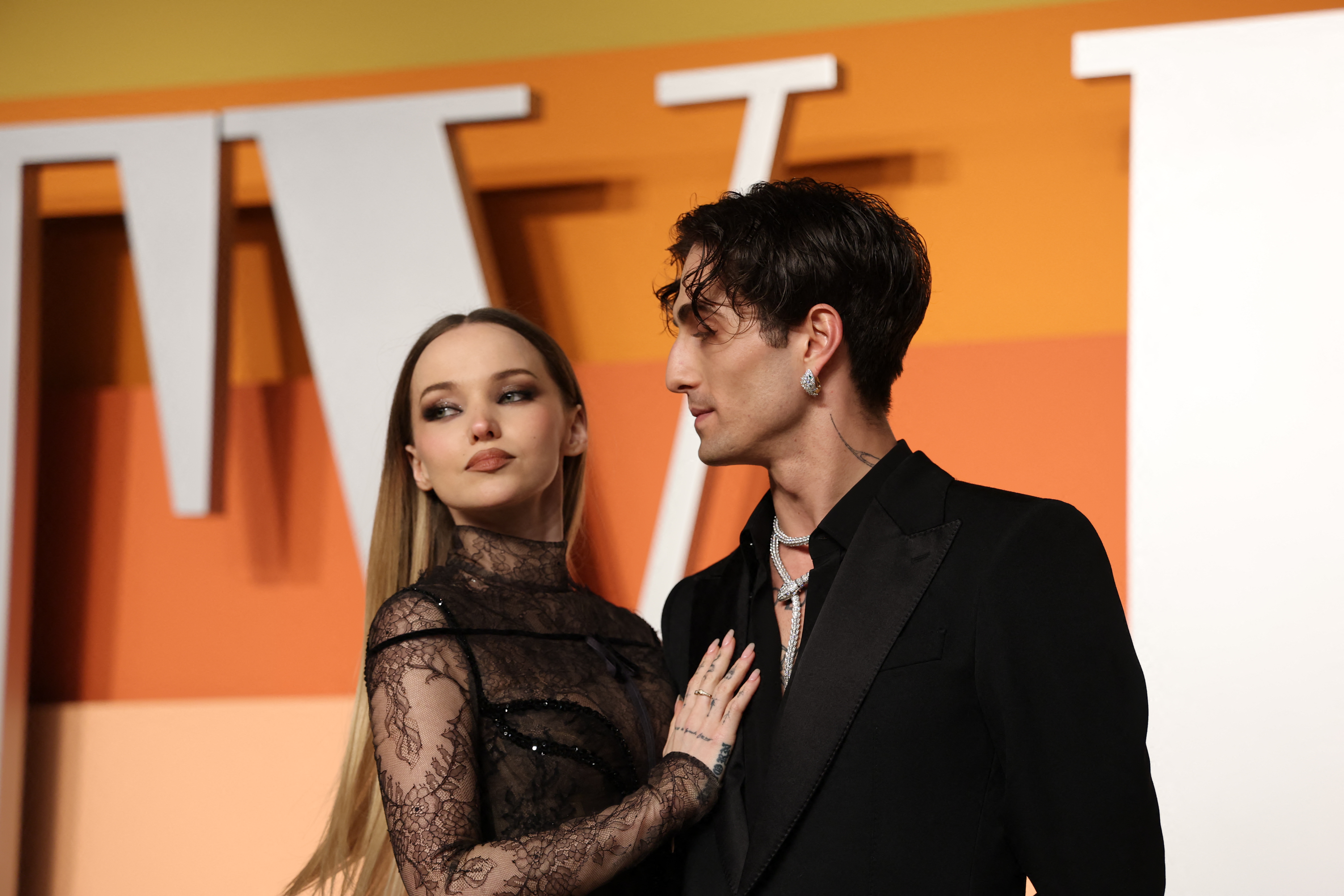 Dove Cameron and Damiano David at the Vanity Fair Oscars Party on March 2, 2025, in Beverly Hills, California. | Source: Getty Images
