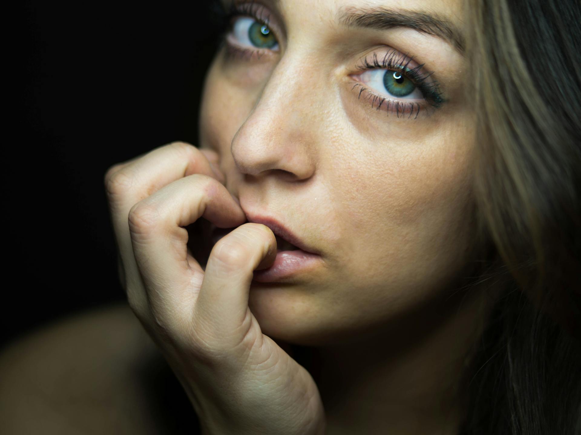 A tense woman | Source: Pexels
