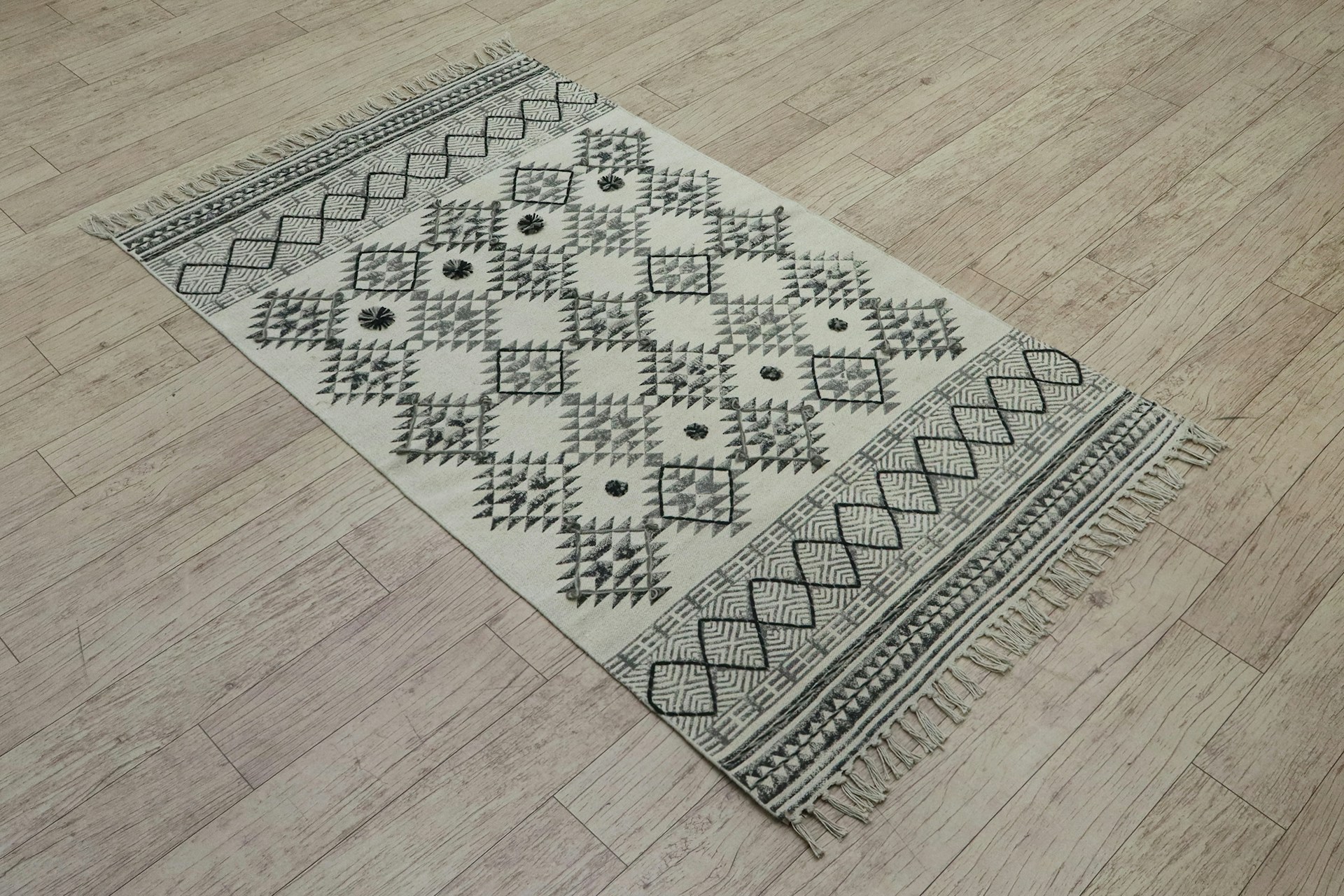 A rug on the floor | Source: Unsplash