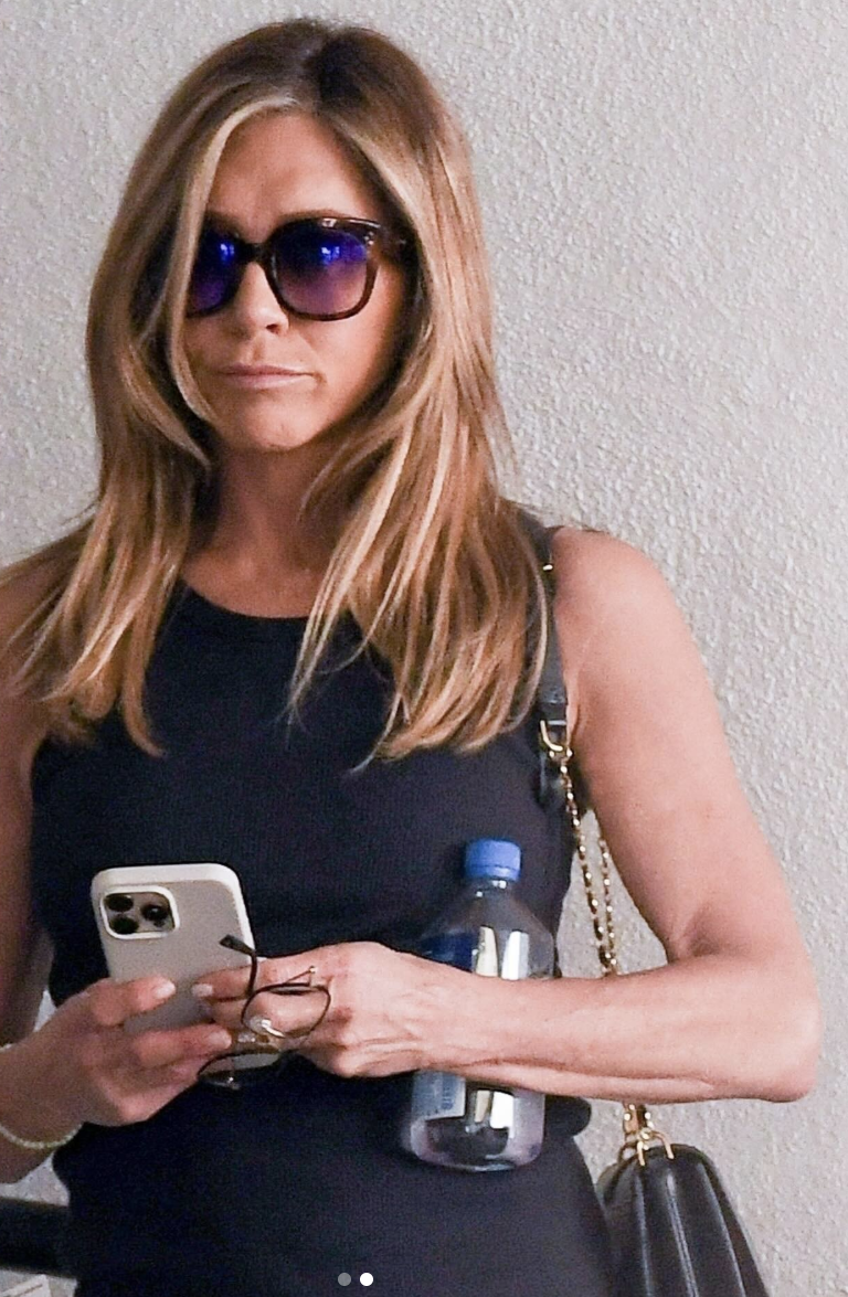Jennifer Aniston steps out for a dental appointment on May 30, 2025 | Source: Instagram/justjared