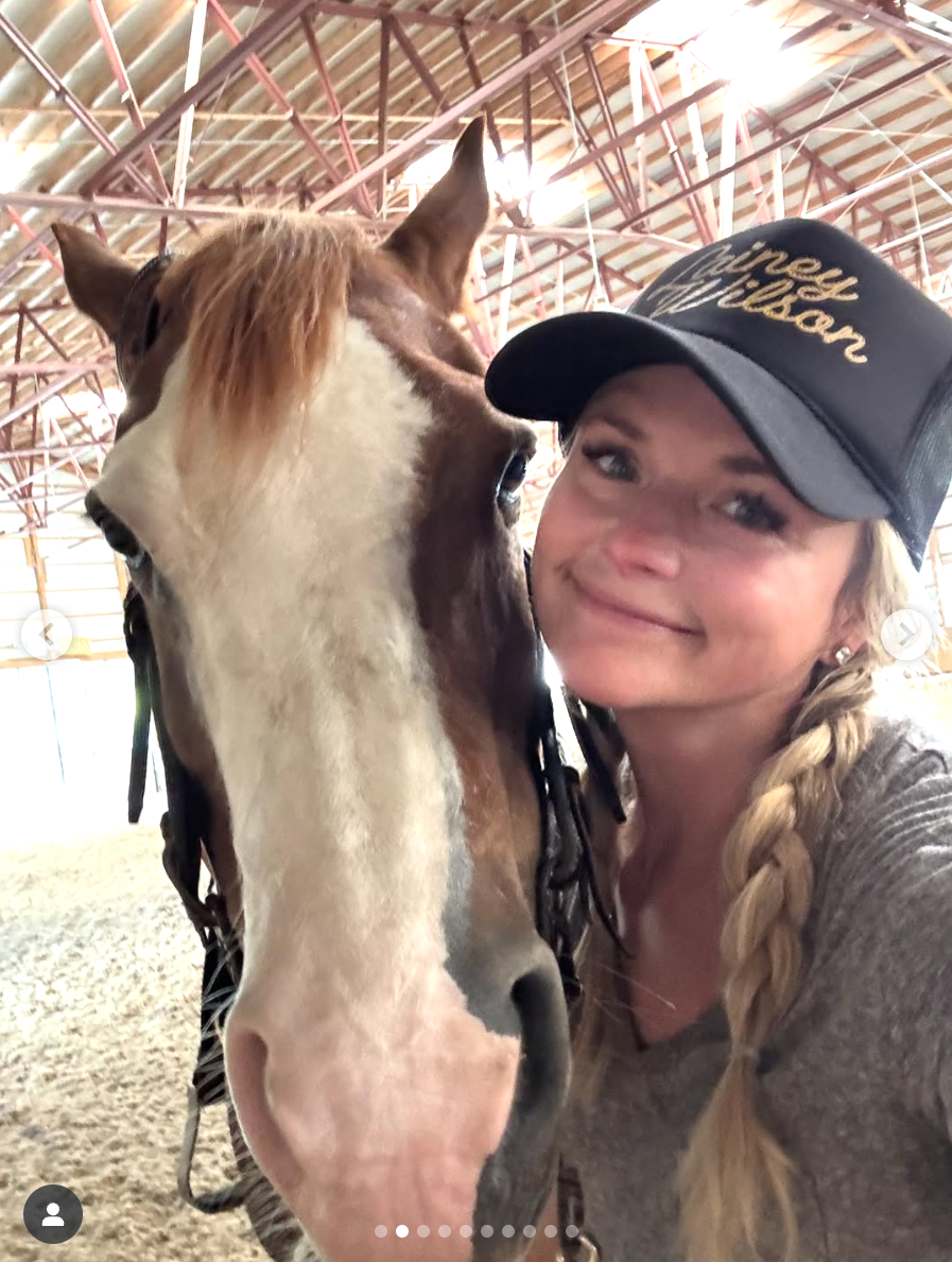 Miranda Lambert takes a selfie with one of her horses, posted on June 27, 2025 | Source: Instagram/mirandalambert