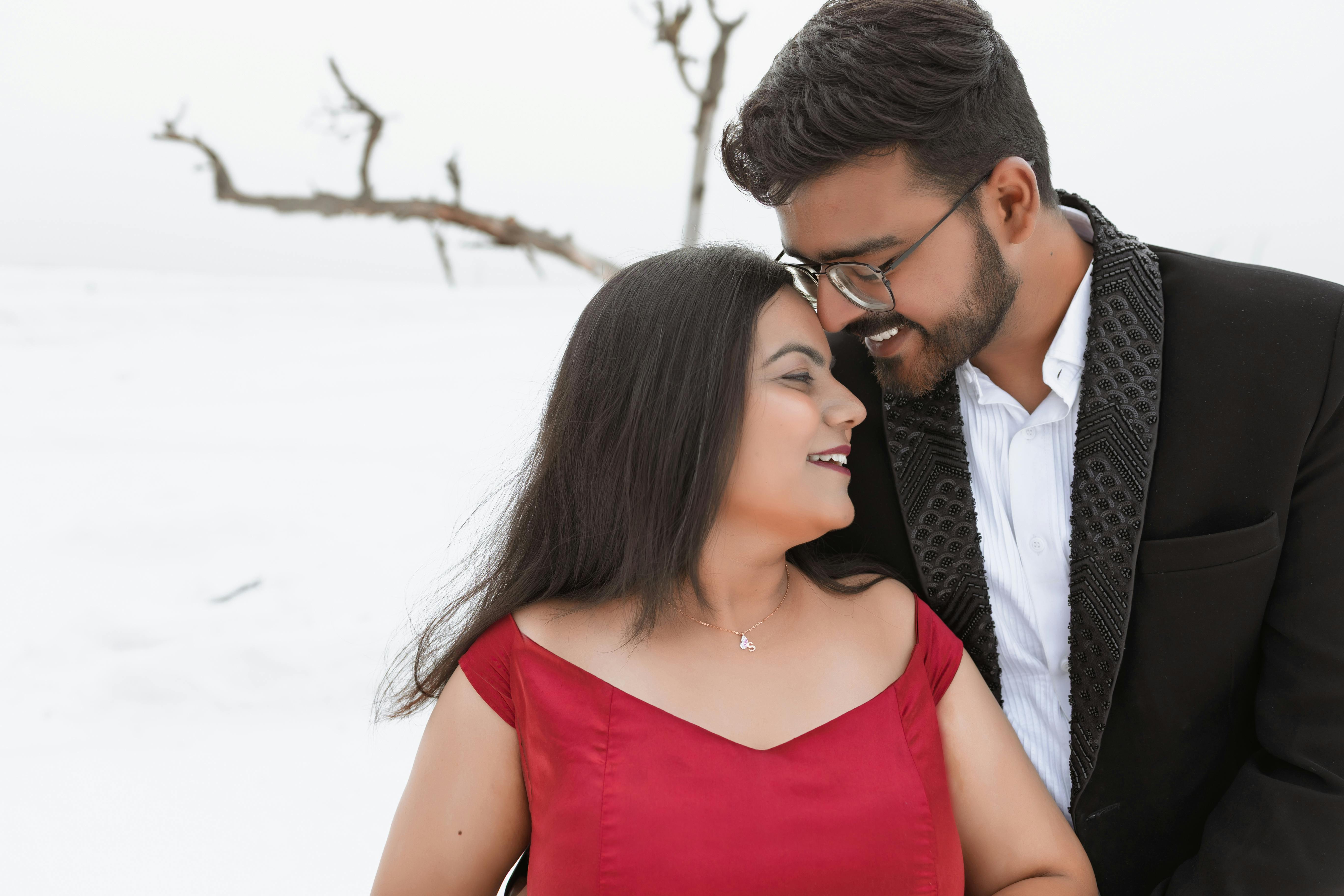 A man and a woman embracing | Source: Pexels