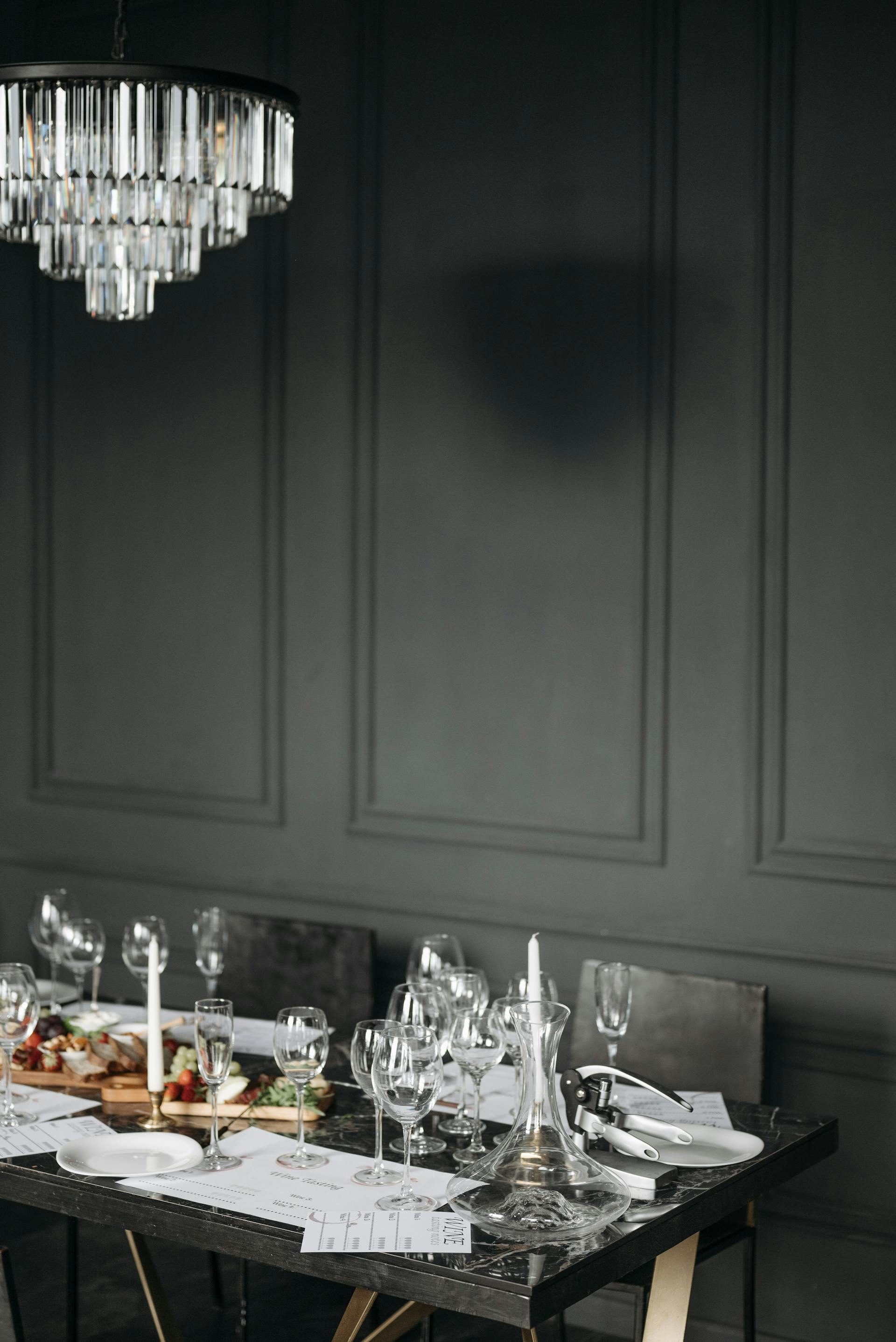 A table set for a formal dinner | Source: Pexels