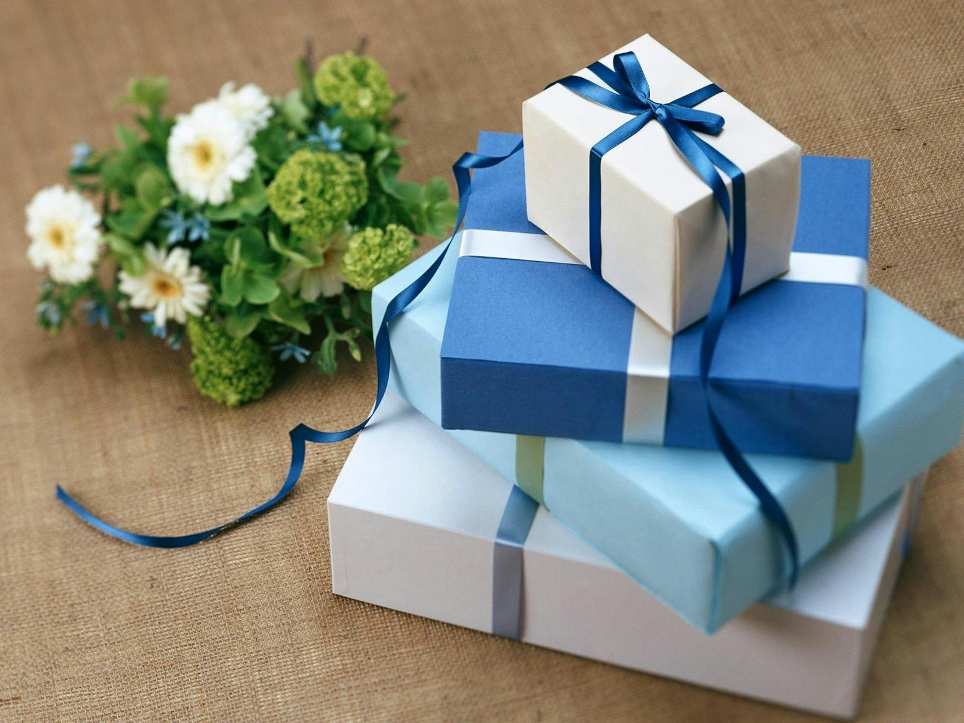 Gifts on a table | Source: Pexels