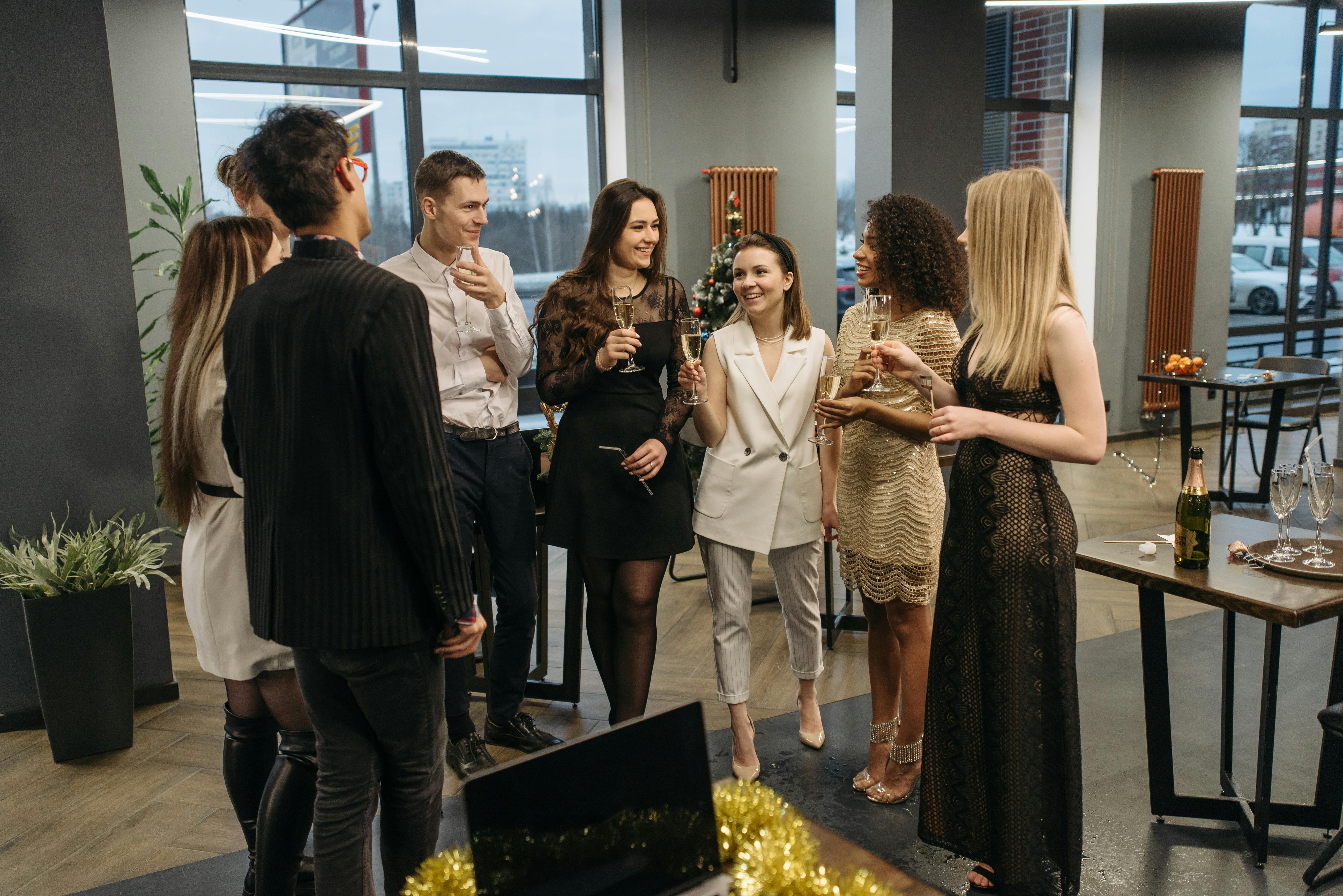 A group of people in an office setting | Source: Pexels
