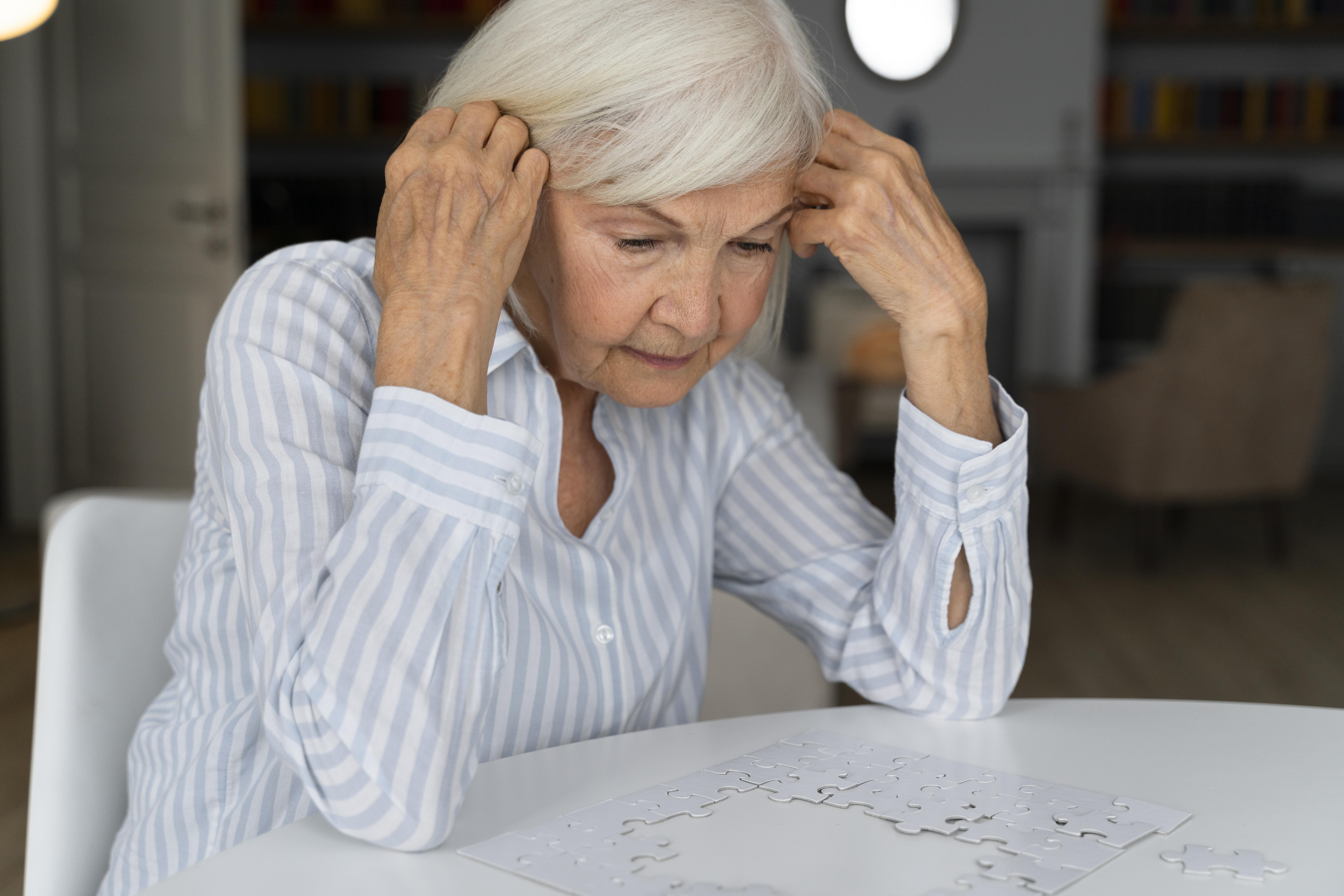 A distressed woman | Source: Freepik