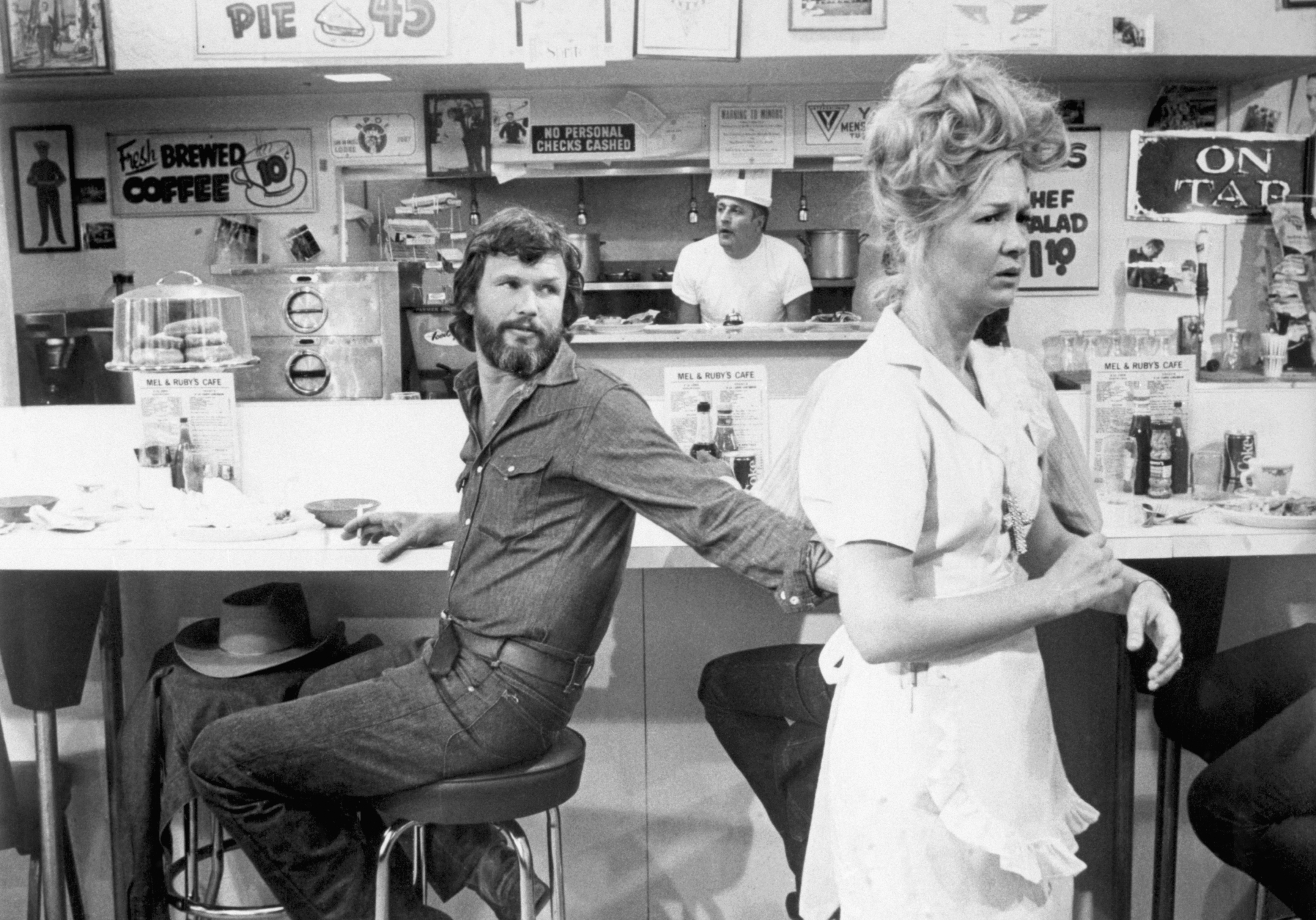 Kris Kristofferson and Diane Ladd in a scene from the movie "Alice Doesn't Live Here Anymore," in November, 1974. | Source: Getty Images