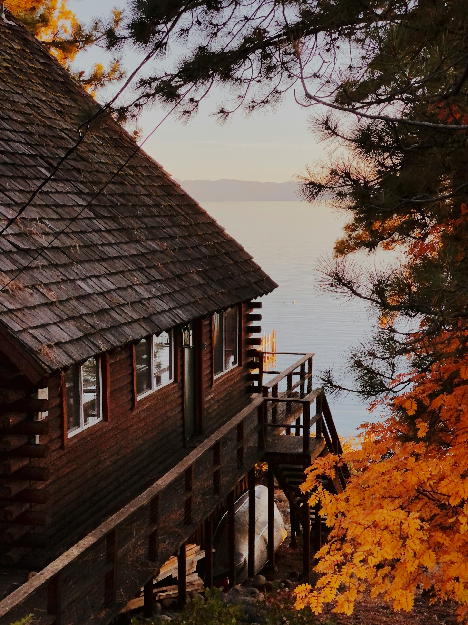 A house by the lake | Source: Unsplash
