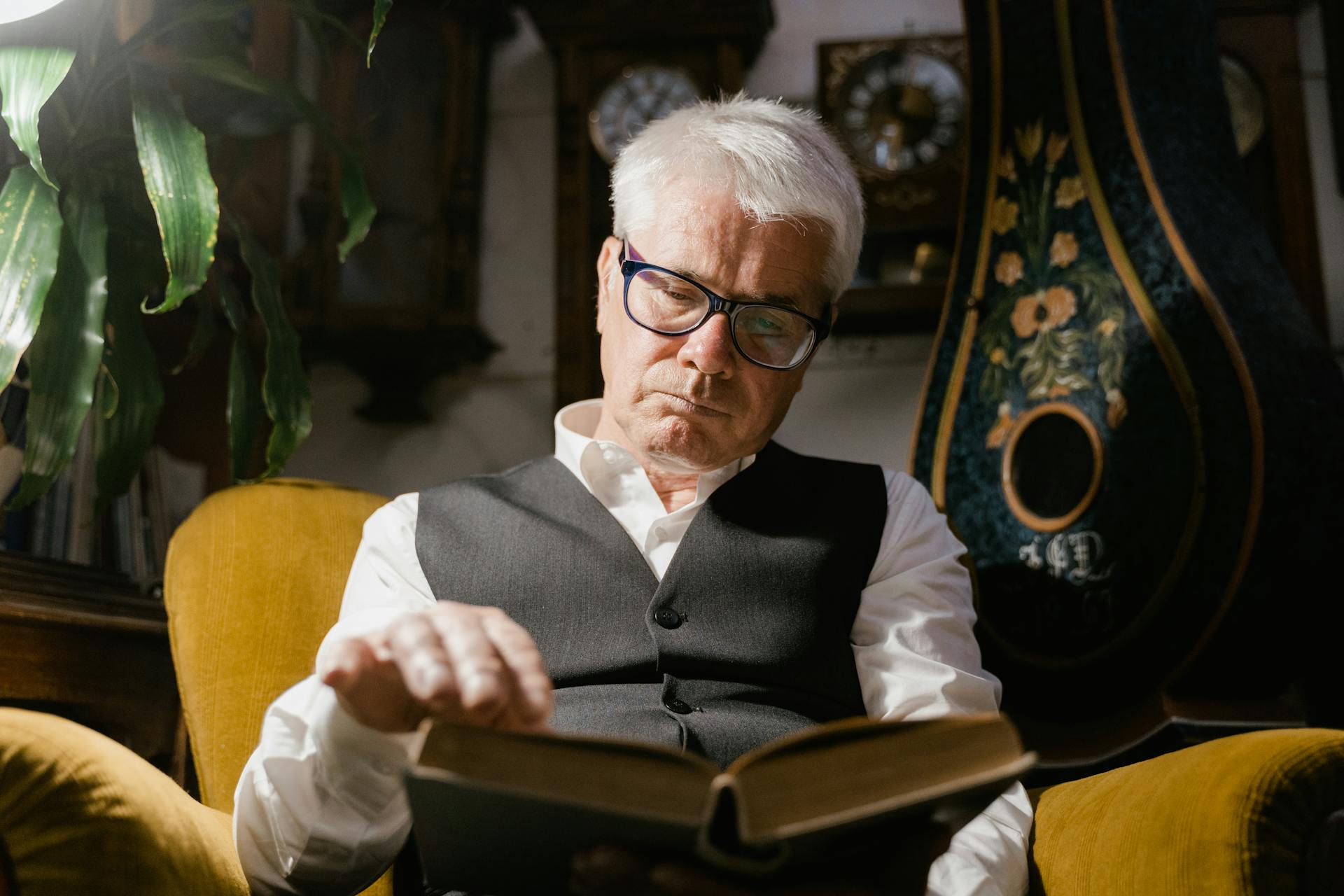 A man reading in an armchair | Source: Pexels